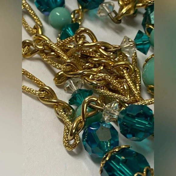 VINTAGE BEADED AND GOLD NECKLACE. - Picture 11 of 13